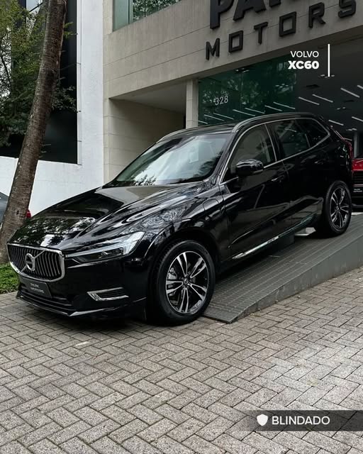 VOLVO XC60 T8 - Imagem 1