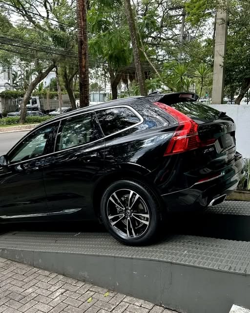 VOLVO XC60 T8 - Imagem 7