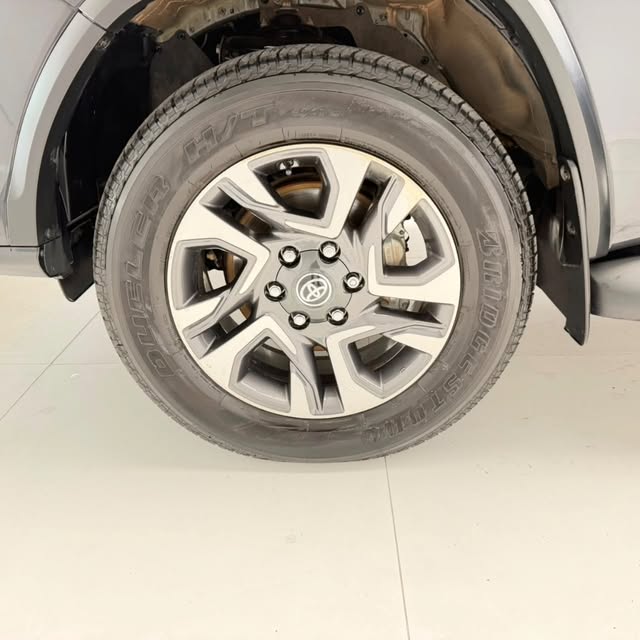 TOYOTA HILUX SW4 DIAMOND 2.8 TB 4X4 DIE. AUT. - Imagem 8