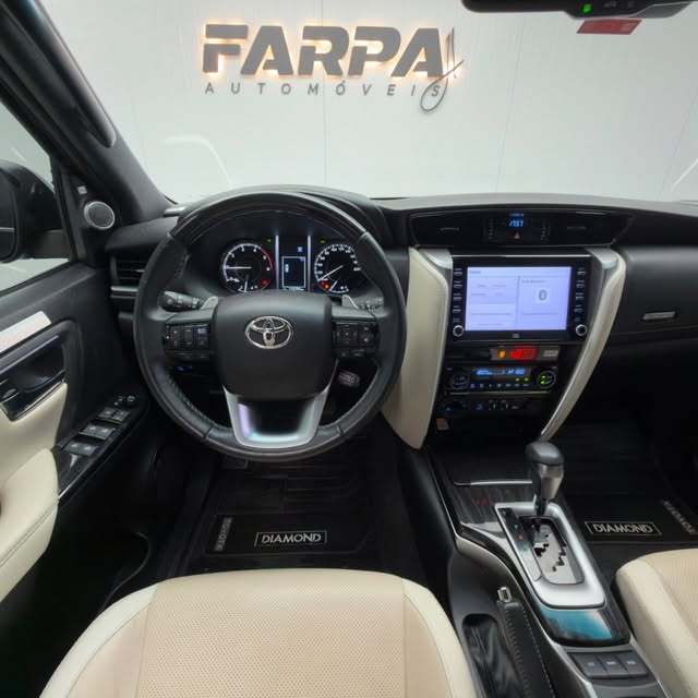 TOYOTA HILUX SW4 DIAMOND 2.8 TB 4X4 DIE. AUT. - Imagem 9