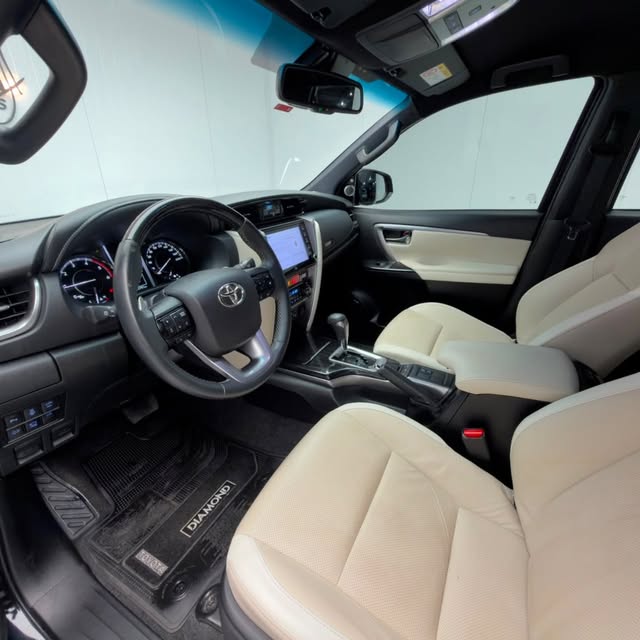 TOYOTA HILUX SW4 DIAMOND 2.8 TB 4X4 DIE. AUT. - Imagem 10