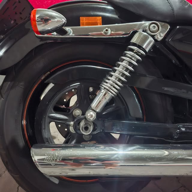 HARLEY-DAVIDSON SPORTSTER XL 1200 CUSTOM - Imagem 12
