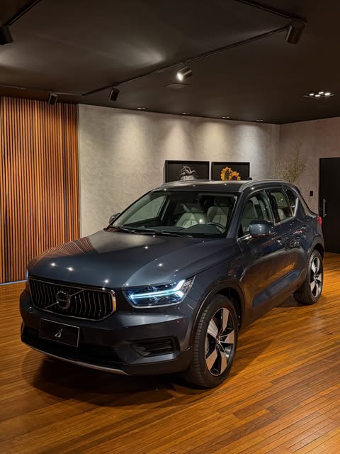 VOLVO XC40 T5 RECHARGE INSCRIPTON EXPRESSION - Imagem 1