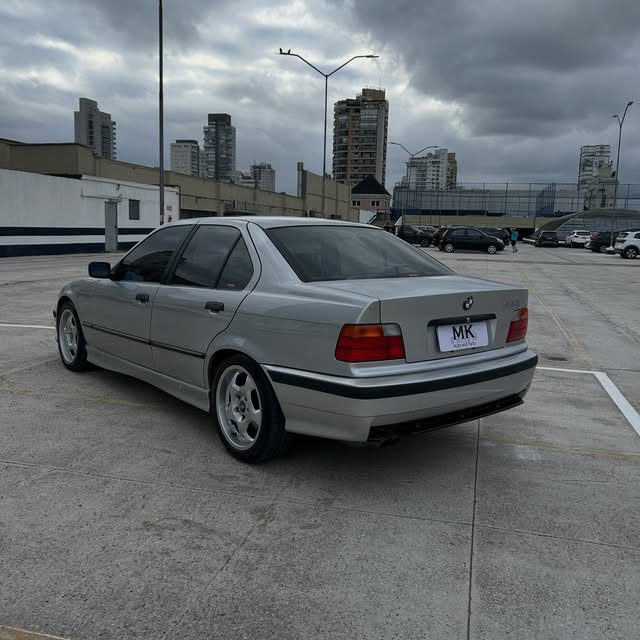 BMW 325I - Imagem 4