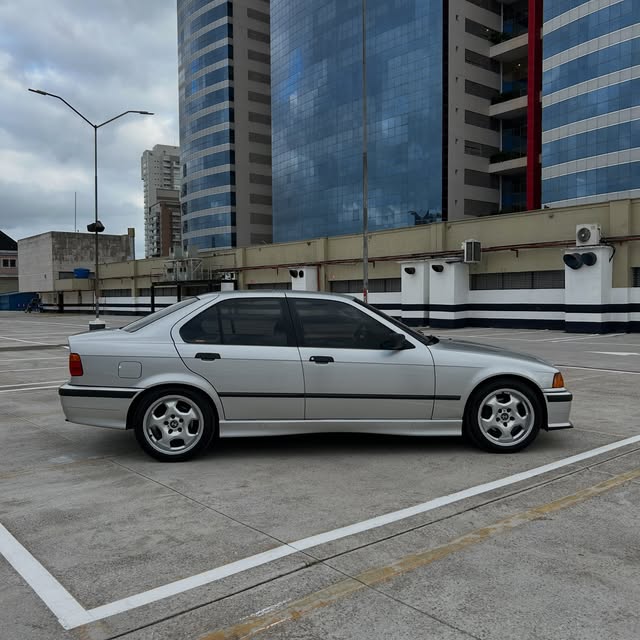 BMW 325I - Imagem 5