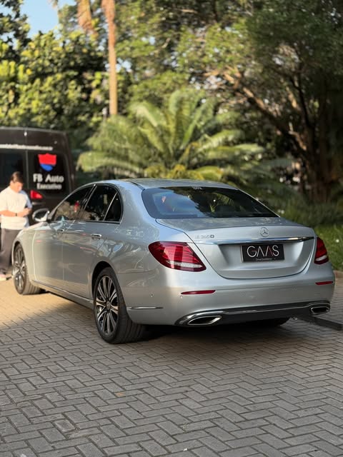 MERCEDES-BENZ E 250 - Imagem 6