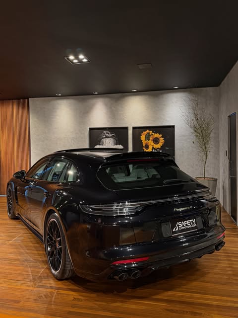 PORSCHE PANAMERA 4 E-HYBRID SPORT TURISMO - Imagem 1