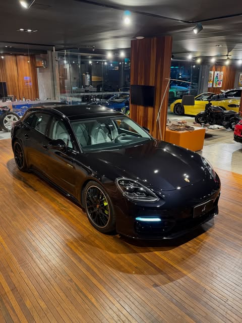 PORSCHE PANAMERA 4 E-HYBRID SPORT TURISMO - Imagem 2