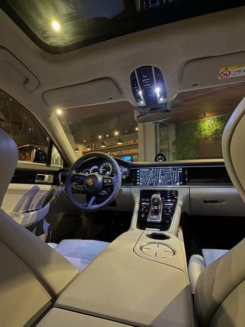 PORSCHE PANAMERA 4 E-HYBRID SPORT TURISMO - Imagem 13