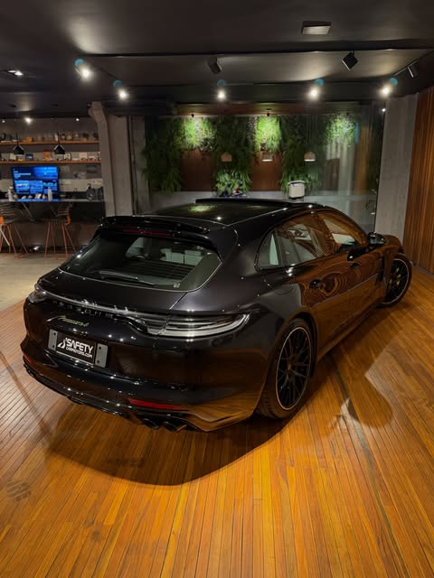 PORSCHE PANAMERA 4 E-HYBRID SPORT TURISMO - Imagem 3