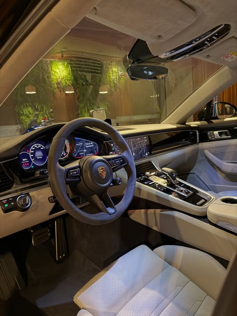 PORSCHE PANAMERA 4 E-HYBRID SPORT TURISMO - Imagem 8