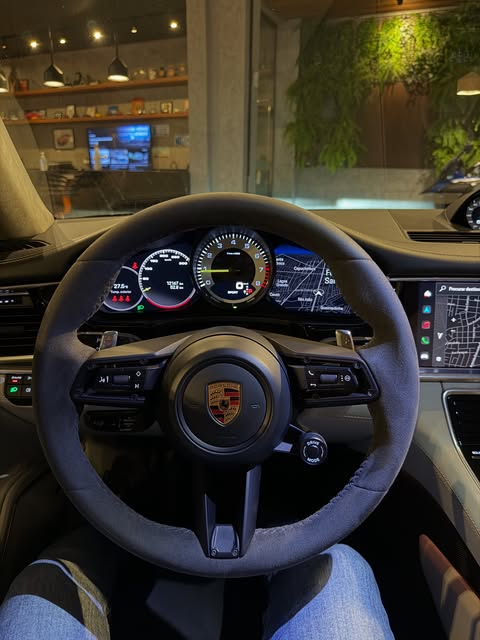 PORSCHE PANAMERA 4 E-HYBRID SPORT TURISMO - Imagem 10