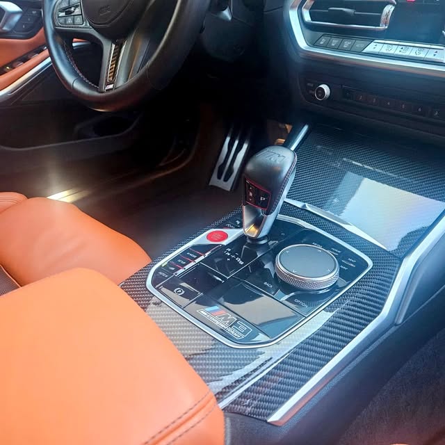 BMW M3 COMPETITION - Imagem 9