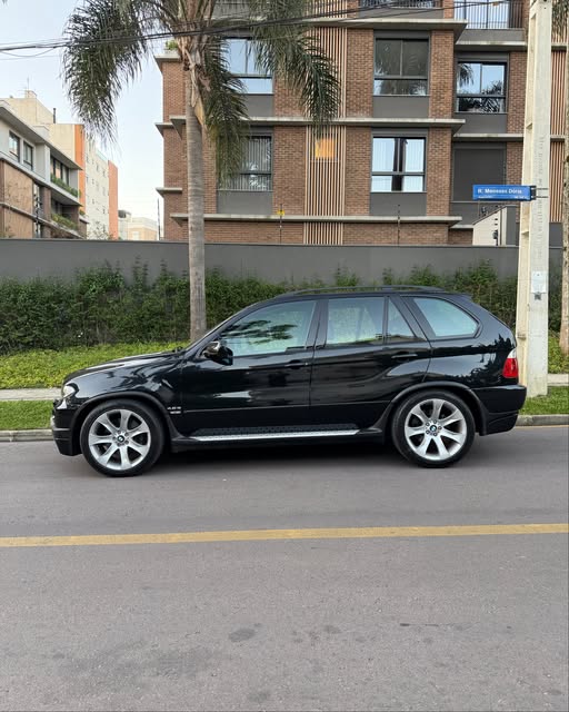 BMW X5 4.8IS - Imagem 2