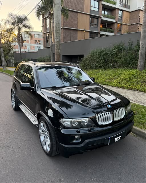 BMW X5 4.8IS - Imagem 4