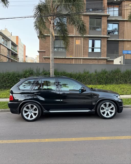 BMW X5 4.8IS - Imagem 5