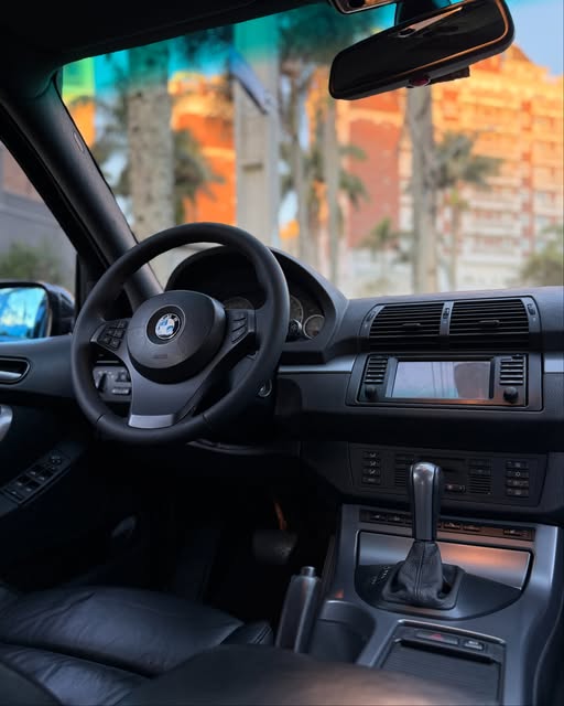BMW X5 4.8IS - Imagem 7