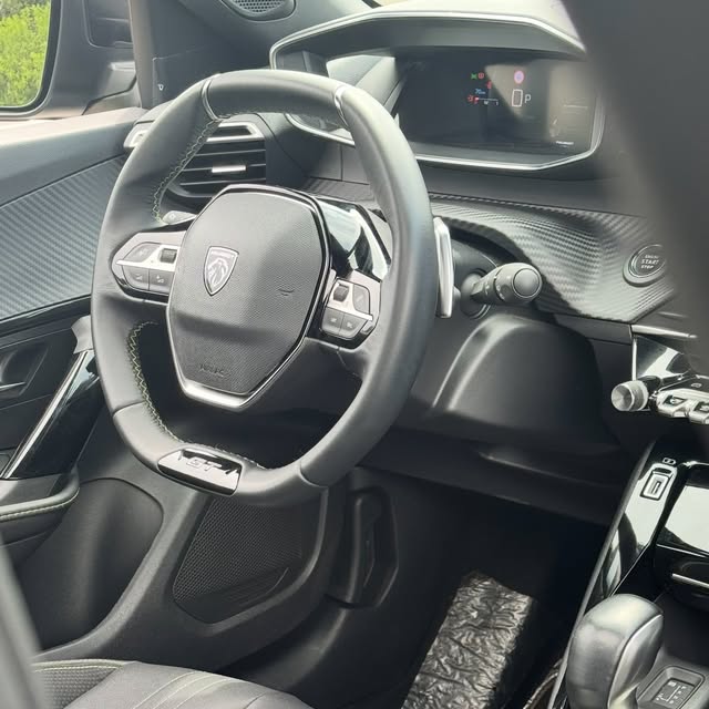 PEUGEOT 2008 GT - Imagem 4