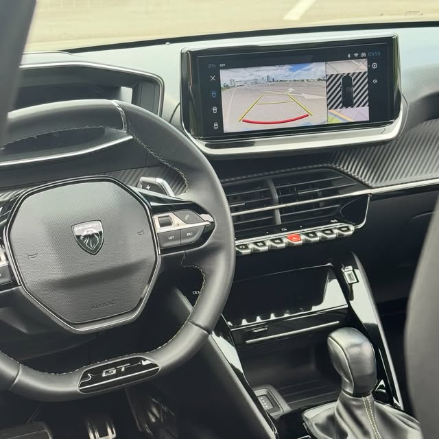 PEUGEOT 2008 GT - Imagem 6