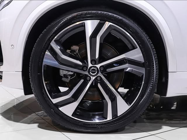 VOLVO XC90 T8 ULTIMATE DARK - Imagem 5