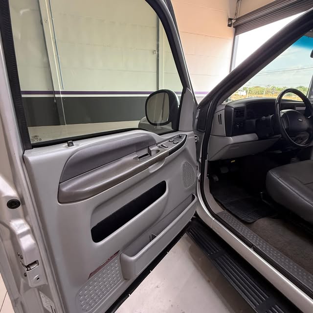 FORD F-250 XLT-L - Imagem 11