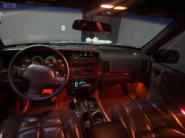 JEEP GRAND CHEROKEE LIMITED V8 - Imagem 9
