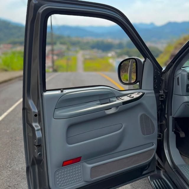 FORD F-250 XLT-L - Imagem 10