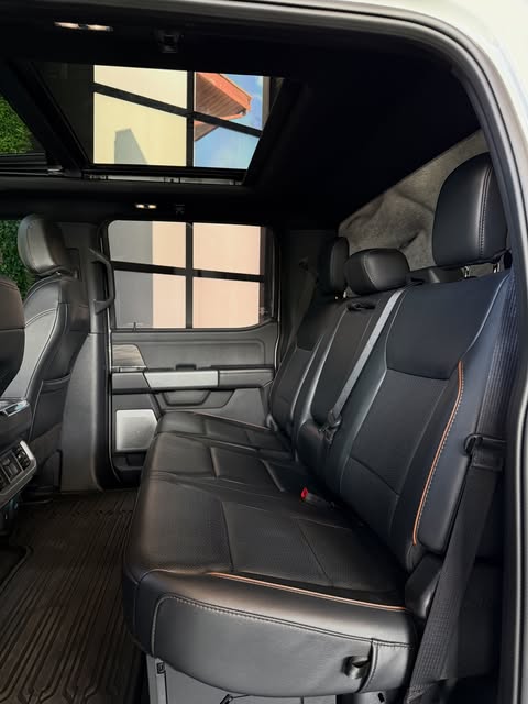 FORD F-150 LARIAT FX4 - Imagem 8