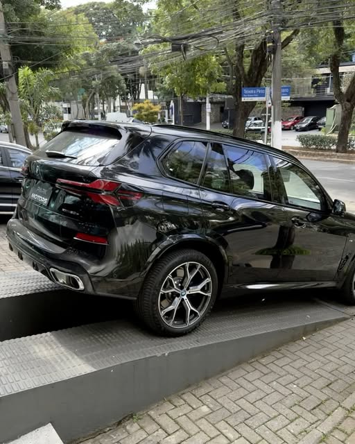 BMW X5 50E HYBRID M SPORT - Imagem 5