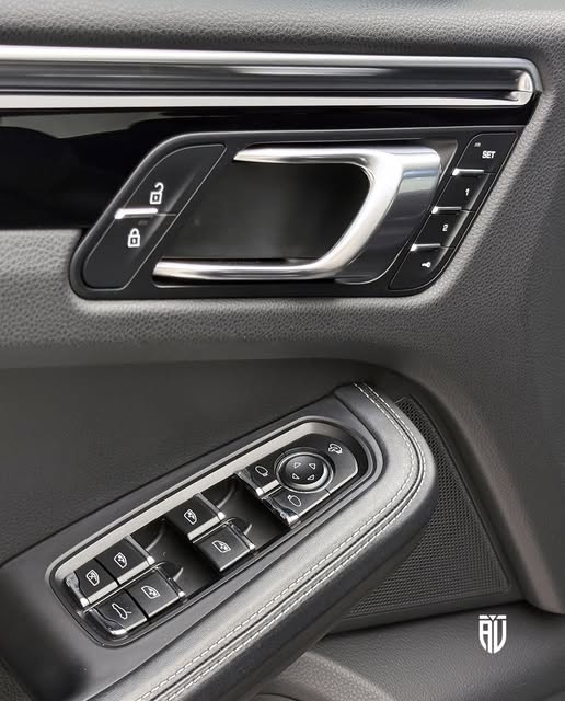 PORSCHE MACAN T - Imagem 12