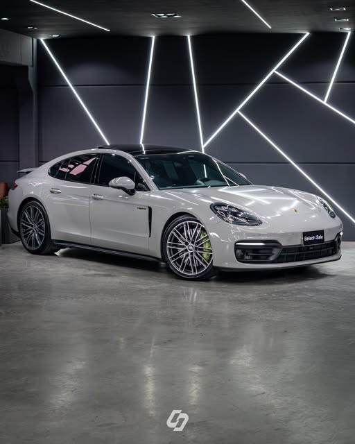 PORSCHE PANAMERA 4S - Imagem 11