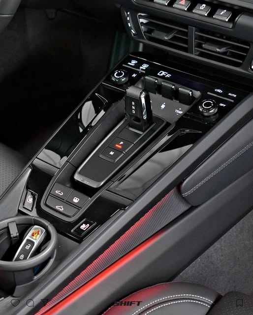 PORSCHE 911 CARRERA GTS - Imagem 10
