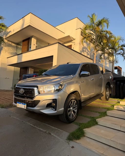 TOYOTA HILUX SRV - Imagem 1