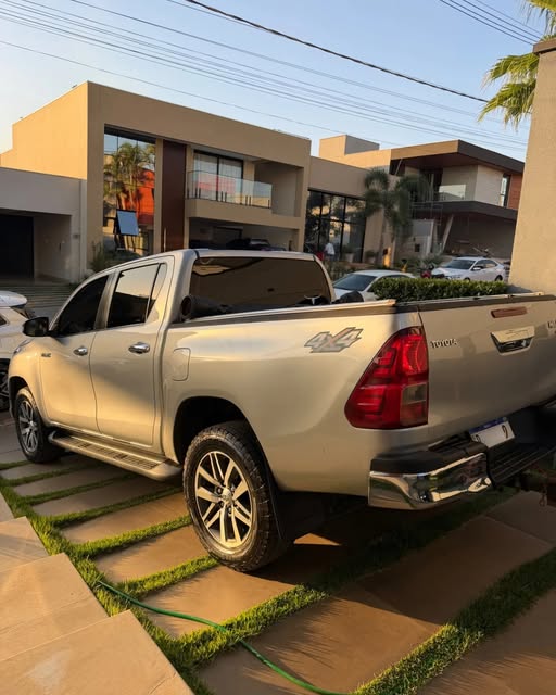 TOYOTA HILUX SRV - Imagem 3