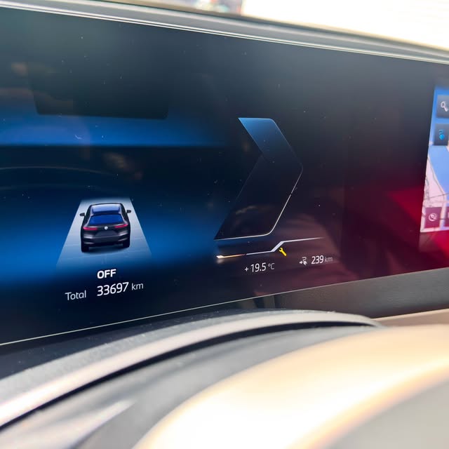BMW IX XDRIVE40 - Imagem 10