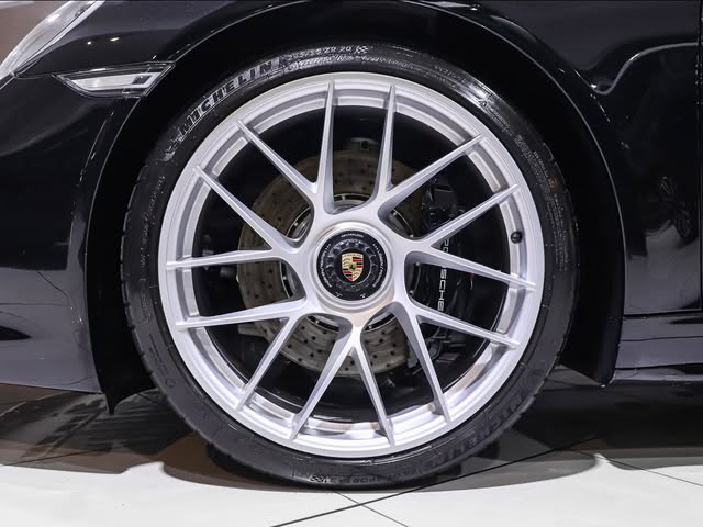 PORSCHE 911 TARGA 4 GTS - Imagem 5