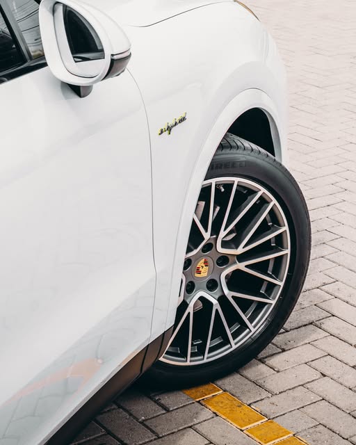 PORSCHE CAYENNE COUPÉ E-HYBRID PLATINUM EDITION - Imagem 2