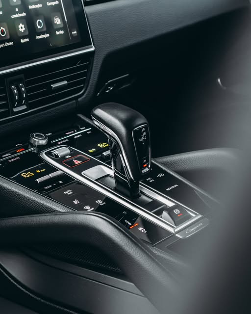 PORSCHE CAYENNE COUPÉ E-HYBRID PLATINUM EDITION - Imagem 5