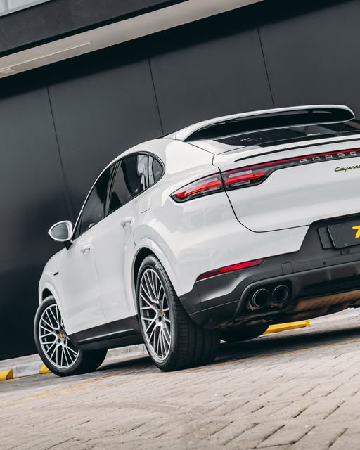 PORSCHE CAYENNE COUPÉ E-HYBRID PLATINUM EDITION - Imagem 7