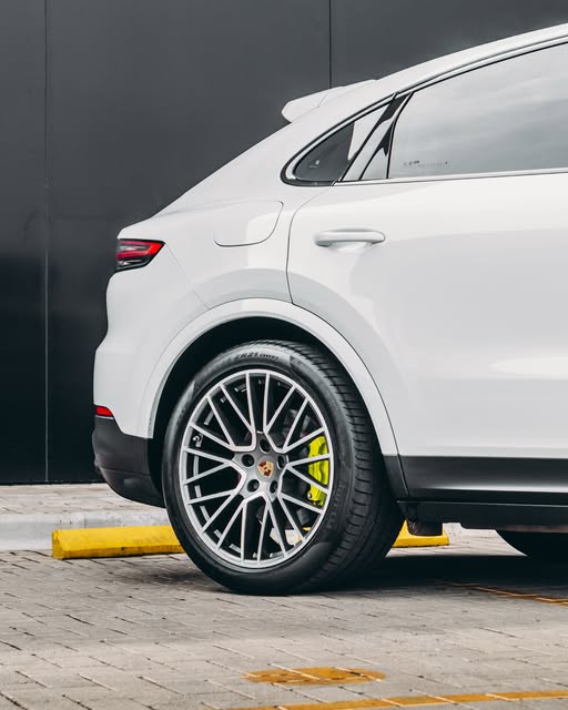 PORSCHE CAYENNE COUPÉ E-HYBRID PLATINUM EDITION - Imagem 10