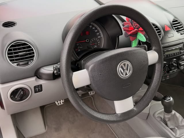 VOLKSWAGEN NEW BEETLE - Imagem 13