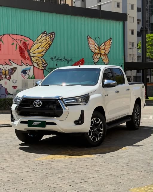 TOYOTA HILUX SRX 50TH ANNIVERSARY - Imagem 1