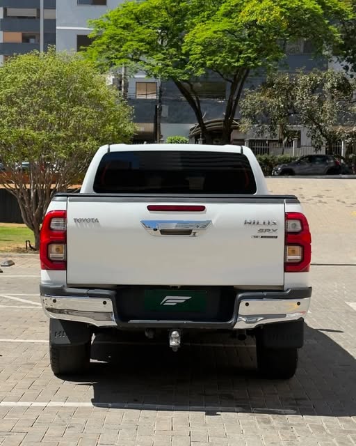TOYOTA HILUX SRX 50TH ANNIVERSARY - Imagem 4
