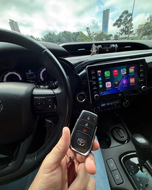 TOYOTA HILUX SRX 50TH ANNIVERSARY - Imagem 6