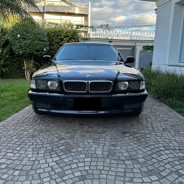 BMW 750I - Imagem 3
