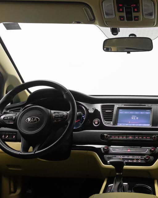KIA CARNIVAL EX - Imagem 3