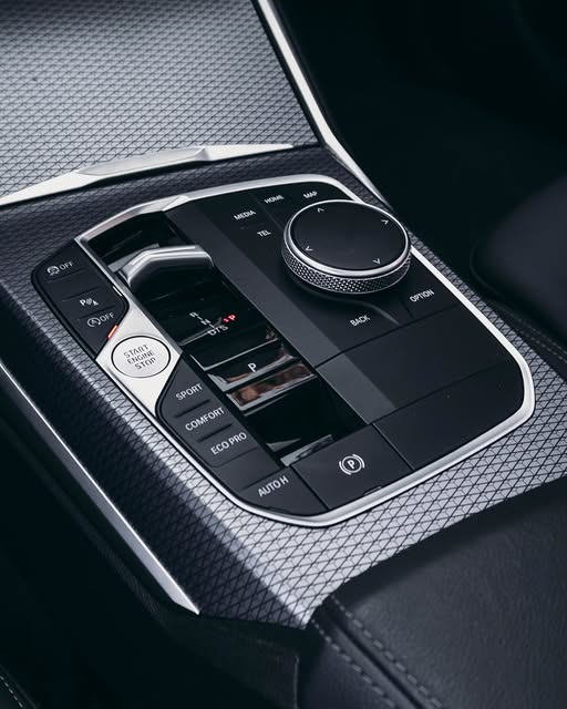 BMW 320I M SPORT - Imagem 6