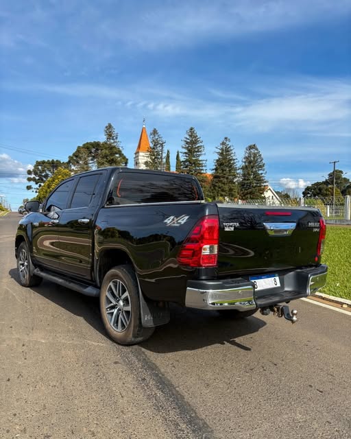 TOYOTA HILUX SRX - Imagem 3