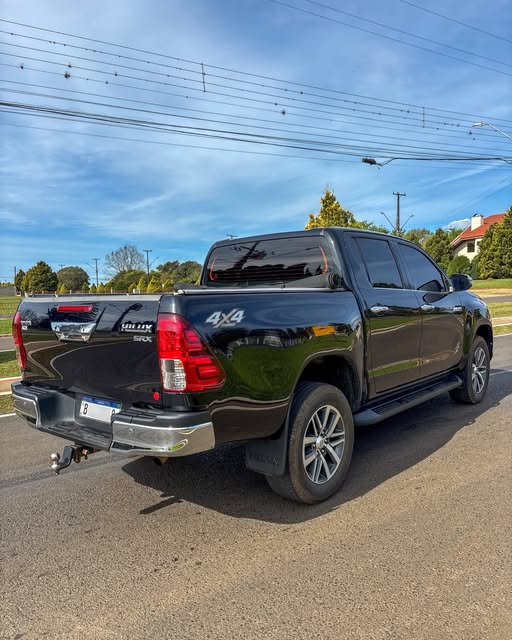 TOYOTA HILUX SRX - Imagem 4