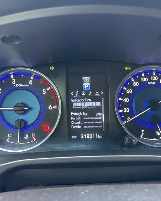 TOYOTA HILUX SRX - Imagem 8